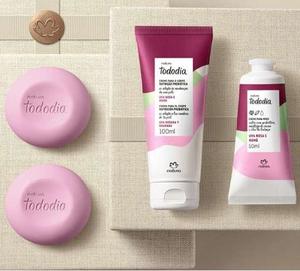 PRESENTE NATURA UVA ROSA E ROMA 3 ITENS 2 sabonetes em barra 90g+ creme corpo 100ml + creme maos 50ml 150846 NATURA